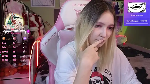 Snapshot of Evie_Ro chatting on 12.24.24 Evie Ro online show from 12.24.24