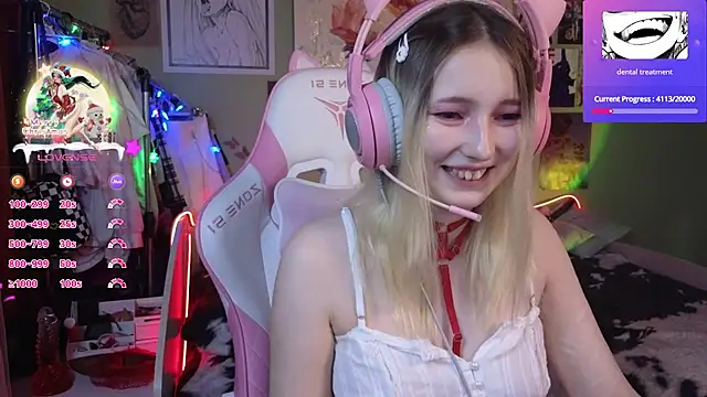 Snapshot of Evie_Ro chatting on 12.26.24 Evie Ro online show from 12.26.24