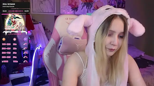 Snapshot of Evie_Ro chatting on 01.05.25 Evie Ro online show from 01.05.25