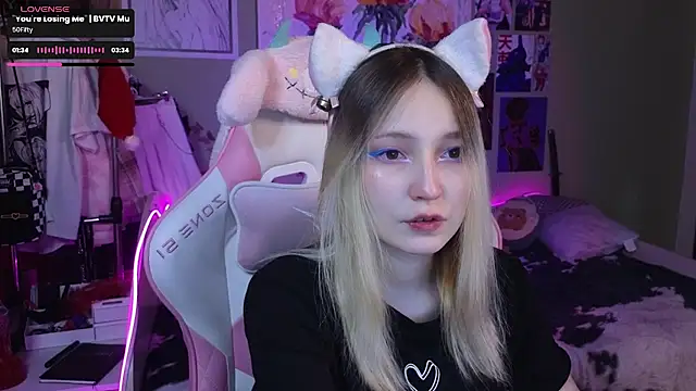 Snapshot of Evie_Ro chatting on 01.06.25 Evie Ro online show from 01.06.25