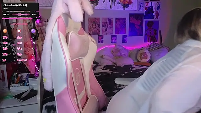 Snapshot of Evie_Ro chatting on 01.08.25 Evie Ro online show from 01.08.25