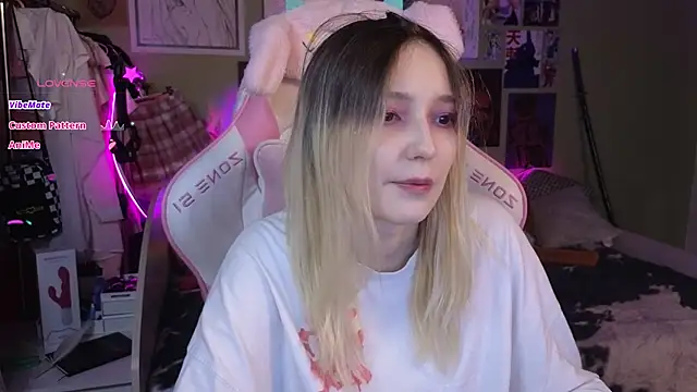 Snapshot of Evie_Ro chatting on 01.10.25 Evie Ro online show from 01.10.25