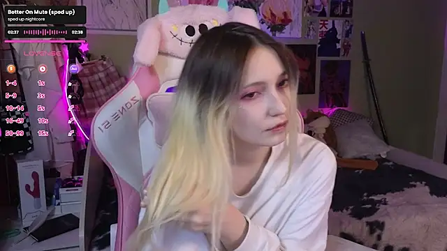 Snapshot of Evie_Ro chatting on 01.10.25 Evie Ro online show from 01.10.25