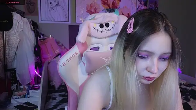 Snapshot of Evie_Ro chatting on 02.02.25 Evie Ro online show from 02.02.25