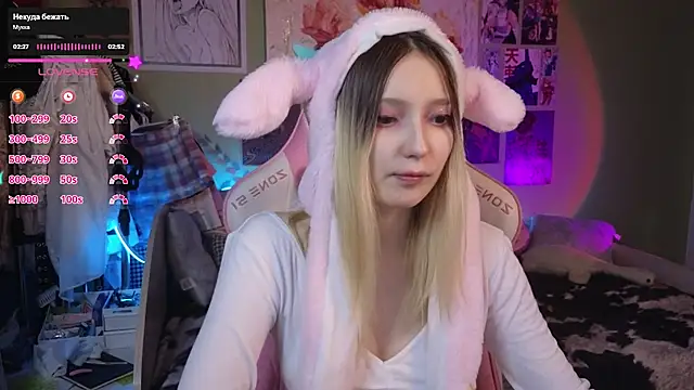 Snapshot of Evie_Ro chatting on 02.03.25 Evie Ro online show from 02.03.25