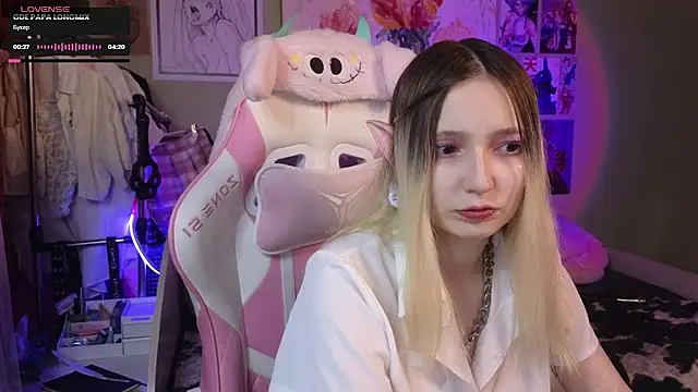 Snapshot of Evie_Ro chatting on 02.08.25 Evie Ro online show from 02.08.25