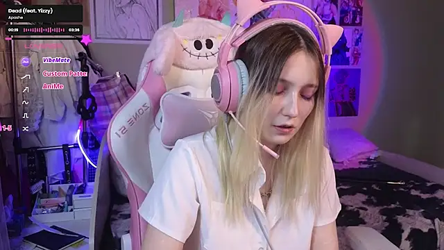 Snapshot of Evie_Ro chatting on 02.08.25 Evie Ro online show from 02.08.25