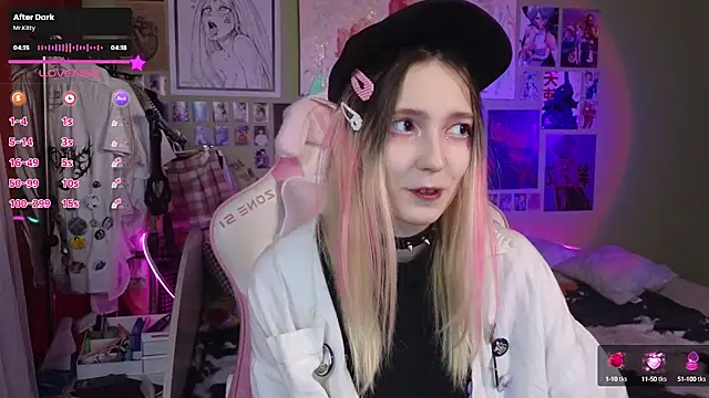 Snapshot of Evie_Ro chatting on 02.18.25 Evie Ro online show from 02.18.25