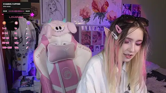 Snapshot of Evie_Ro chatting on 02.19.25 Evie Ro online show from 02.19.25