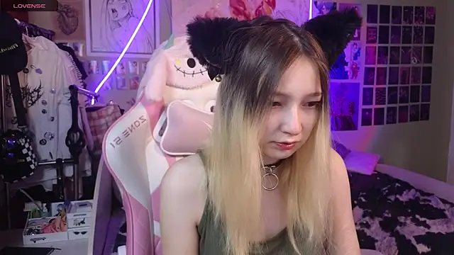 Snapshot of Evie_Ro chatting on 02.28.25 Evie Ro online show from 02.28.25