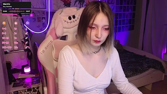 Snapshot of Evie_Ro chatting on 09.16.25 Evie Ro online show from 09.16.25