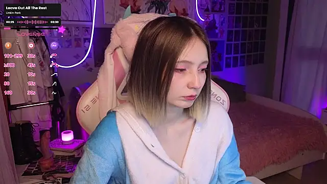 Snapshot of Evie_Ro chatting on 09.27.25 Evie Ro online show from 09.27.25