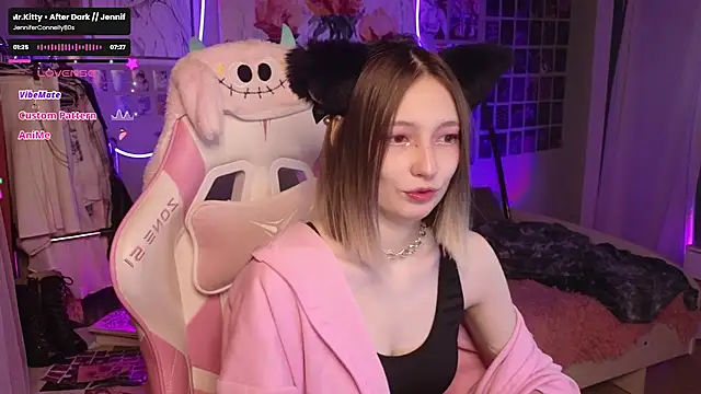 Snapshot of Evie_Ro chatting on 09.30.25 Evie Ro online show from 09.30.25