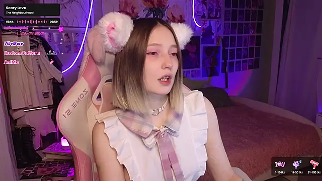 Snapshot of Evie_Ro chatting on 10.02.25 Evie Ro online show from 10.02.25