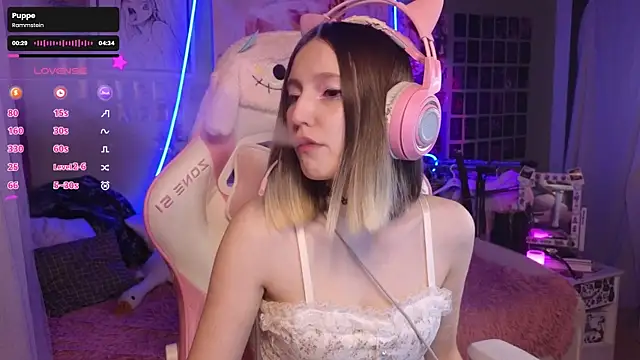 Snapshot of Evie_Ro chatting on 11.10.25 Evie Ro online show from 11.10.25