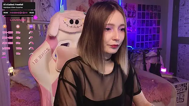 Snapshot of Evie_Ro chatting on 12.01.25 Evie Ro online show from 12.01.25