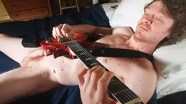 Snapshot of warrenkener chatting on 12.19.25 warrenkener online show from 12.19.25