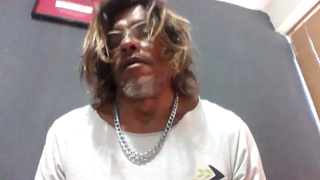 Snapshot of kvr27 chatting on 05.14.26 kvr27 online show from 05.14.26