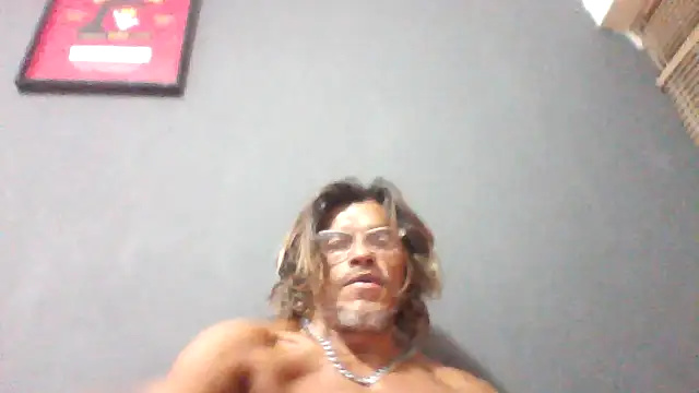 Snapshot of kvr27 chatting on 05.18.26 kvr27 online show from 05.18.26