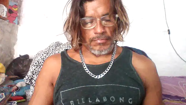 Snapshot of kvr27 chatting on 05.20.26 kvr27 online show from 05.20.26