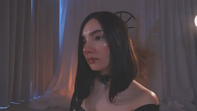 Snapshot of AmyArmstrong chatting on 11.08.25 AmyArmstrong online show from 11.08.25