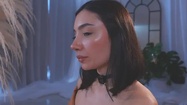 Snapshot of AmyArmstrong chatting on 11.17.25 AmyArmstrong online show from 11.17.25