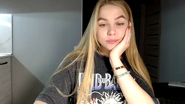 Snapshot of Sunbeam_ chatting on 12.09.24 Sunbeam online show from 12.09.24