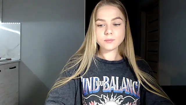 Snapshot of Sunbeam_ chatting on 10.06.25 Sunbeam online show from 10.06.25