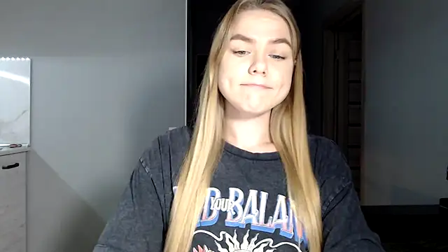 Snapshot of Sunbeam_ chatting on 11.17.25 Sunbeam online show from 11.17.25