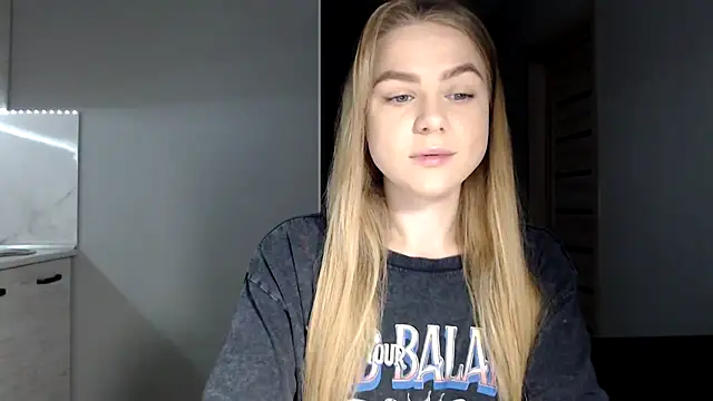 Snapshot of Sunbeam_ chatting on 11.27.25 Sunbeam online show from 11.27.25