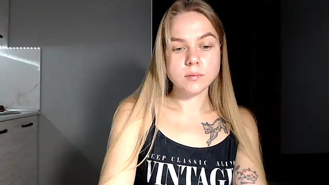 Snapshot of Sunbeam_ chatting on 11.28.25 Sunbeam online show from 11.28.25