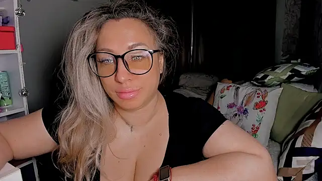 Snapshot of CumOnMy_Tits chatting on 03.14.26 CumOnMy Tits online show from 03.14.26