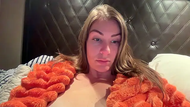 Snapshot of Milfywaysx chatting on 10.19.25 Milfywaysx online show from 10.19.25