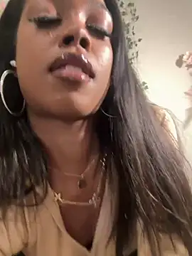Snapshot of mismialove chatting on 06.26.26 mismialove online show from 06.26.26