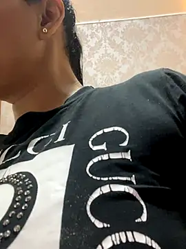 Snapshot of sofia_xxx02 chatting on 11.21.25 sofia xxx02 online show from 11.21.25