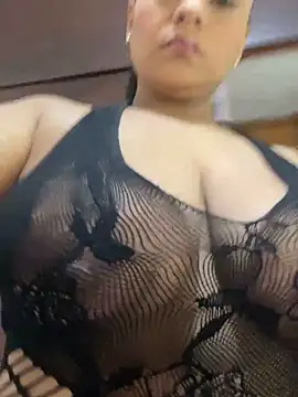 Snapshot of sofia_xxx02 chatting on 12.17.25 sofia xxx02 online show from 12.17.25