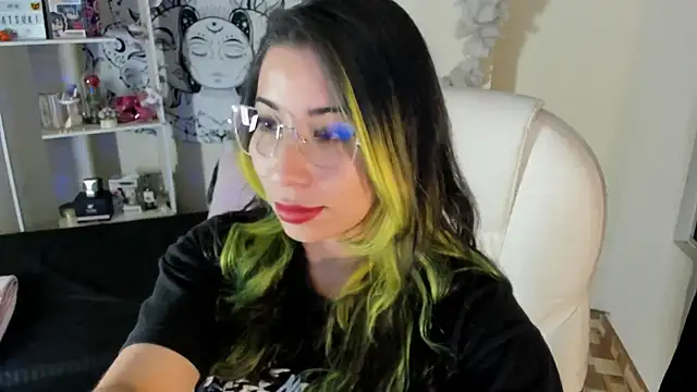 Snapshot of Laughing_Naty chatting on 10.24.25 Laughing Naty online show from 10.24.25