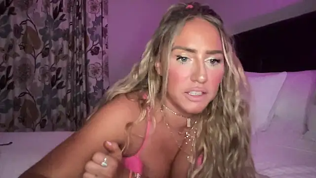 Snapshot of Fitnessbabe69 chatting on 05.15.26 Fitnessbabe69 online show from 05.15.26