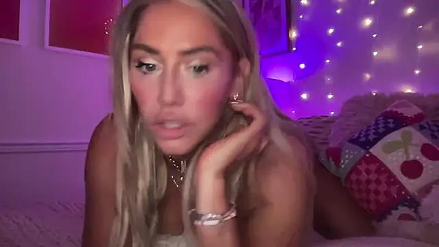 Snapshot of Fitnessbabe69 chatting on 06.14.26 Fitnessbabe69 online show from 06.14.26